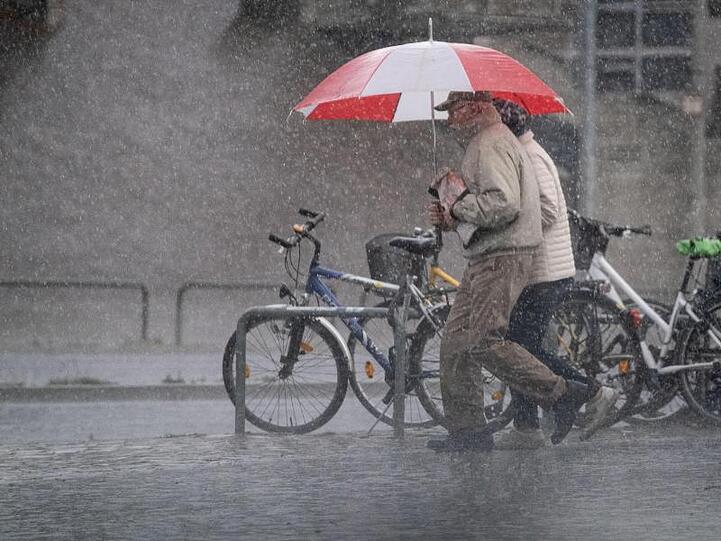 Deutschland muss sich auf mehr extreme Wettersituationen wie Starkregen einstellen.