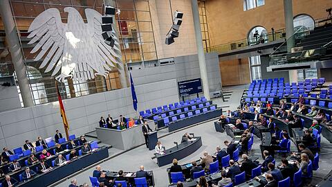Im Bundestag wurde in einer Debatte &uuml;ber zwei Gesetzentw&uuml;rfe diskutiert: Widerruf bei Online-Gesch&auml;ften und strengere Regeln gegen sogenanntes Greenwashing.