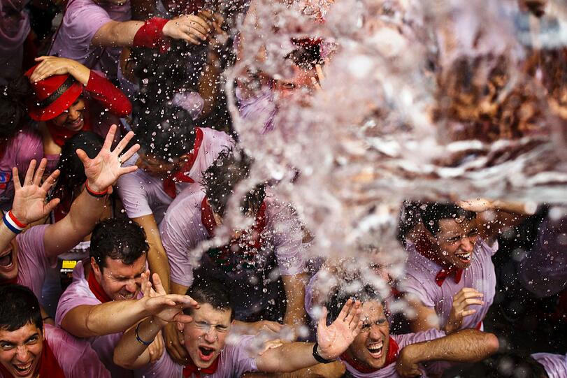 Mit dem Spruch "Viva San Fermín, Gora San Fermin" (Lang lebe San Fermines) wird das Festival offiziell ausgerufen...