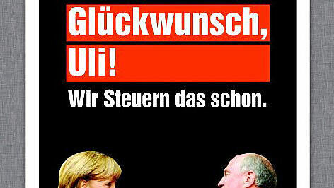 "Wir Steuern dss schon" - diese Worte legen die Jusos der Kanzlerin beim Treffen in Wembley in den Mund. Die ganze Postkarte und die Szene, wie sie ein dpa-Fotograf sah, sehen Sie, wenn Sie die Bilderstrecke anschauen.