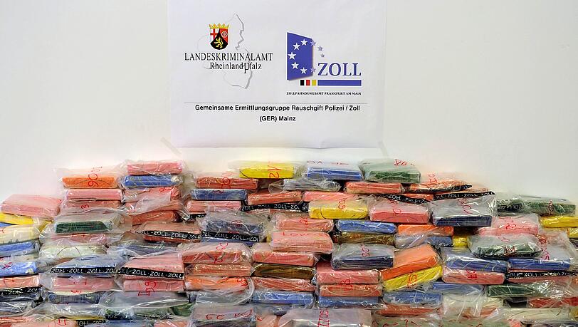 300 Kilogramm Kokain wurden auf einem Seefrachter aus Braislien gefunden und wurden vom Landeskriminalamt sichergestellt. 300 Kilogramm Kokain wurden auf einem Seefrachter aus Braislien gefunden und wurden vom Landeskriminalamt sichergestellt.