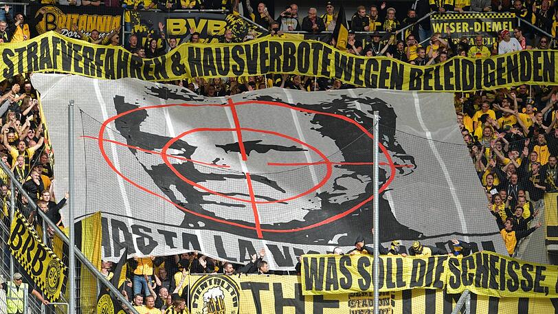 Dieses Plakat hatten die Anhänger von Borussia Dortmund beim Auswärtsspiel gegen die TSG Hoffenheim ausgebreitet.
