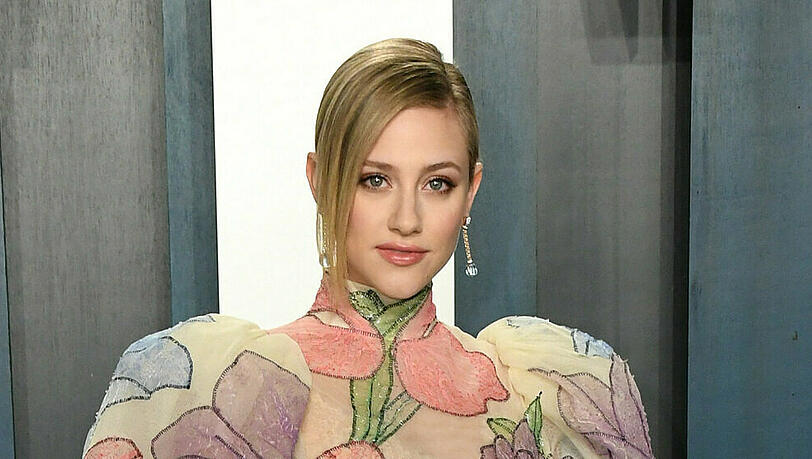 "Riverdale"-Star Lili Reinhart ist bisexuell. "Riverdale"-Star Lili Reinhart ist bisexuell.