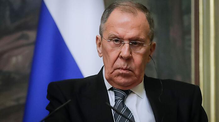 Russland versuche, den Krieg zu beenden - für diese Aussage wurde Russlands Außenminister ausgelacht.