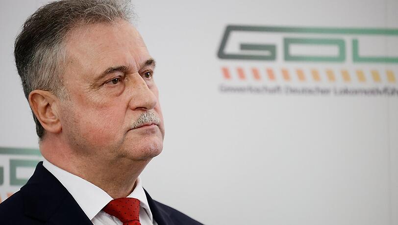 Seine Streiks legen das Land lahm: Claus Weselsky ist Bundesvorsitzender der Gewerkschaft Deutscher Lokomotivführer. Deren Arbeitskämpfe haben in dieser Woche dazu geführt, dass an den Bahnsteigen Chaos herrschte und kaum ein Zug mehr gefahren ist.