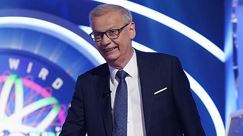 Zu Weihnachten begr&uuml;&szlig;t G&uuml;nther Jauch die Zuschauer und Kandidaten von "Wer wird Million&auml;r?" zum Feiertags-Special.