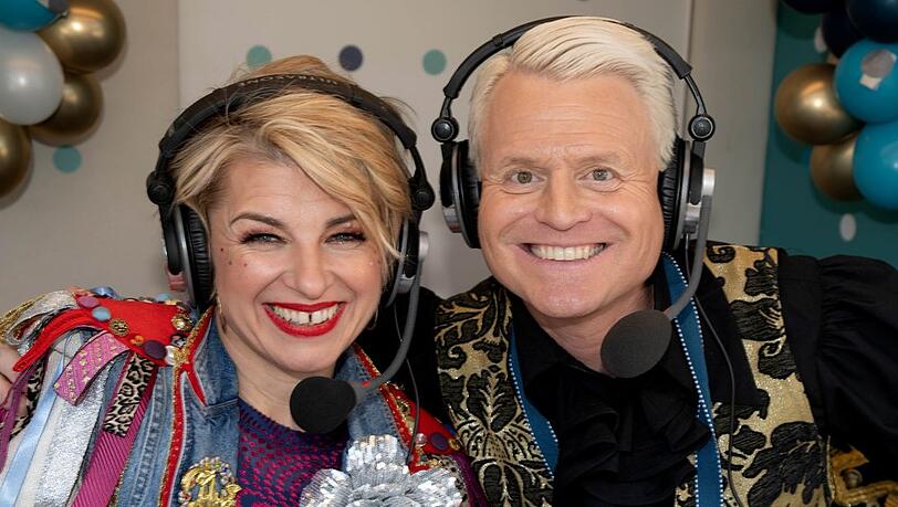 Sabine Heinrich konnte sich nach einem Vorfall beim K&ouml;lner Rosenmontagszug erholen und mit Guido Cantz weitermoderieren.