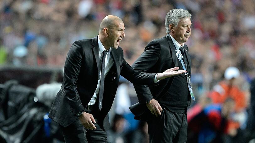 Einer emotional, der andere relaxt: Co-Trainer Zidane (l.) und Chefcoach Ancelotti 2014 im Champions-League-Finale mit Real.