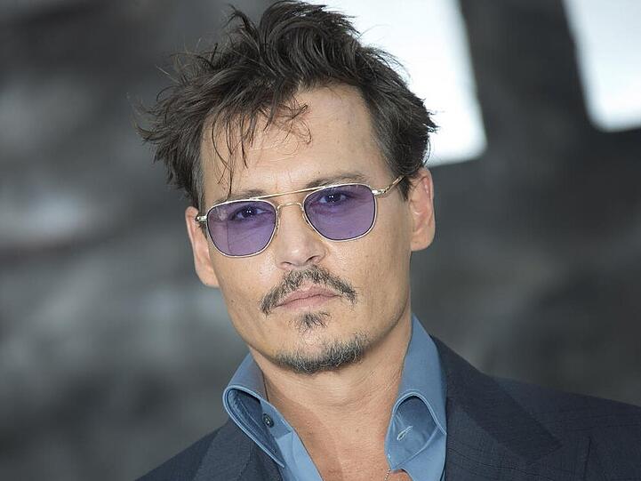Johnny Depp könnte schon bald in ein Superhelden-Kostüm schlüpfen