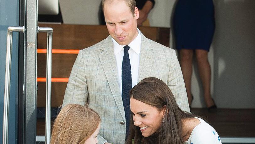 Prinz William und Herzogin Kate heute bei einem Besuch einer Einrichtung für Kinder und Jugendliche mit psychischer Erkrankung in der Nähe von London. Prinz William und Herzogin Kate heute bei einem Besuch einer Einrichtung für Kinder und Jugendliche mit psychischer Erkrankung in der Nähe von London.