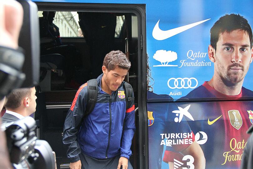 Hier kommt der FC Barcelona in München am Bayerischen Hof an. Die Bilder