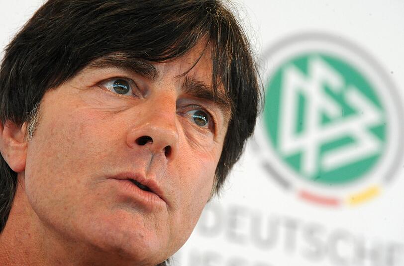 Bundestrainer Joachim Löw spricht am 04.09.2013 während einer Pressekonferenz der deutschen Fußball-Nationalmannschaft in München.