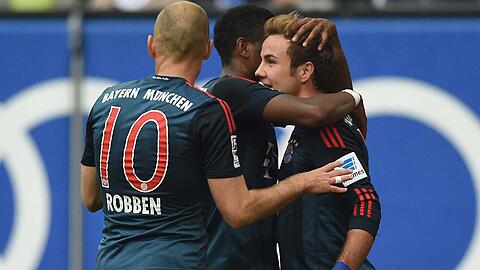Der FC Bayern München gewinnt souverän mit 4:1 beim Hamburger SV. Mann des Tages ist Mario Götze mit drei Treffern.