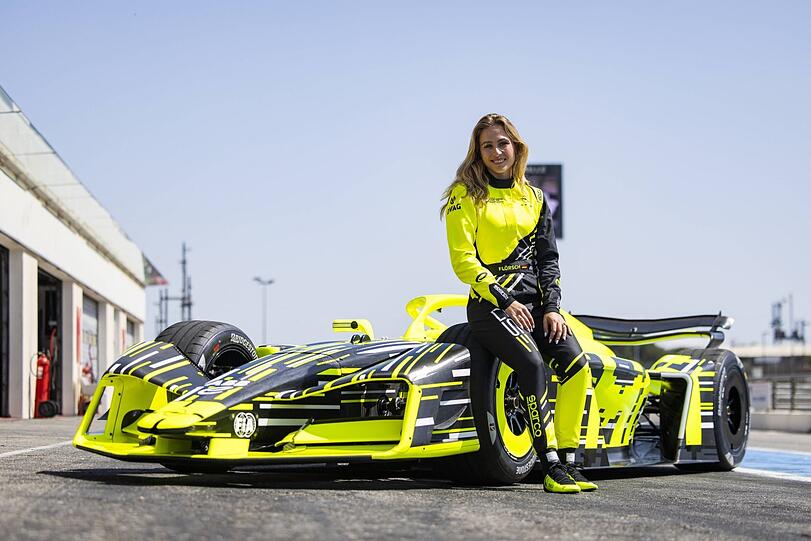 Will sich in der Formel E durchsetzen: Rennfahrerin Sophia Fl&ouml;rsch (25).