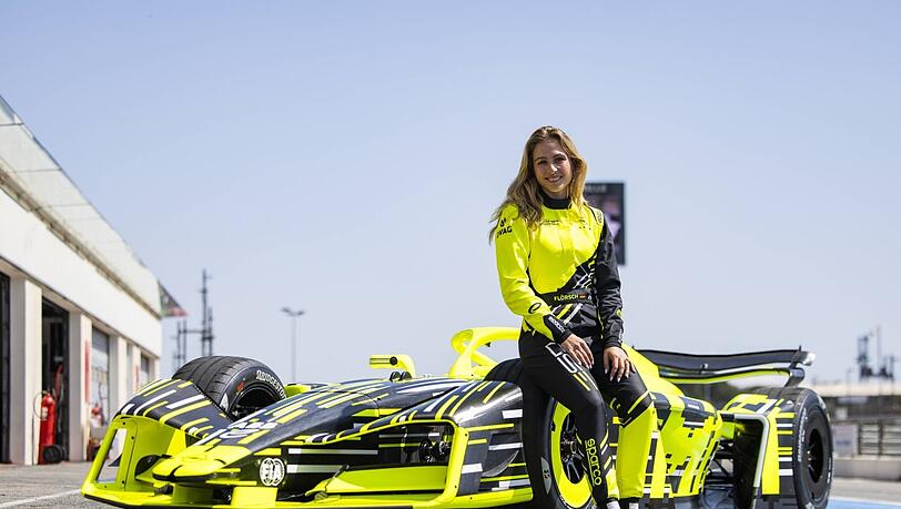 Will sich in der Formel E durchsetzen: Rennfahrerin Sophia Fl&ouml;rsch (25).