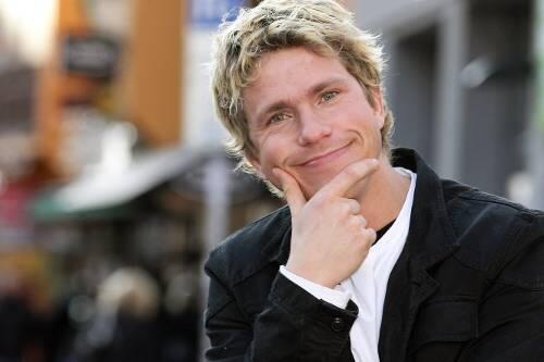 Nicht nur den Unfug zum Mitreden - Nepo Fitz, Kabarettist: Ich versuche nicht nur den Rotz zu lesen, den man braucht, um mitreden zu können. Zurzeit lese ich vom amerikanischen Philosophen Prentice Mulford &bdquo;Unfug des Lebens und des Sterbens&ldquo;, das ist von 1955 und war in einem Buch des Psychologen Hermann Meyer erwähnt.