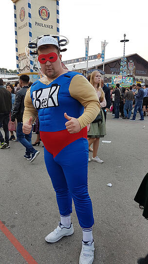 Ein Bier-Superheld.