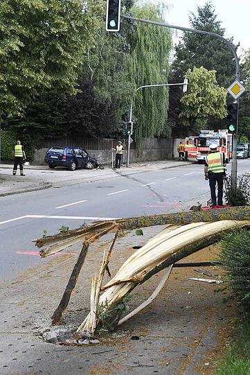 Die Bilder vom Unfall mit einem Toten in Eching (Landkreis Freising).
