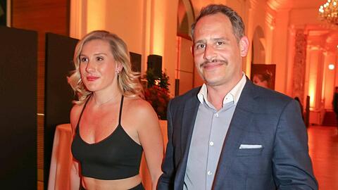Moritz Bleibtreu und seine Saskia in Wien auf einer Veranstaltung