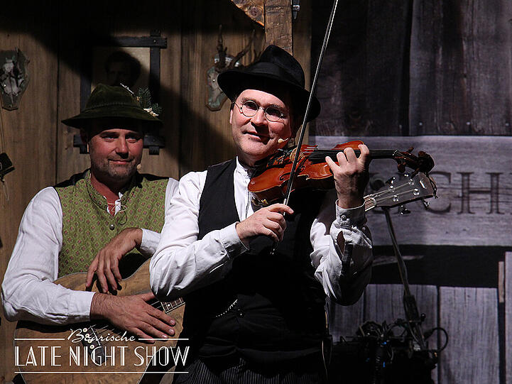 Die "Boarische Late Night Show" bietet zünftige Unterhaltung. Hier einige Impressionen.