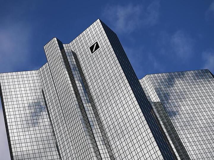 Die Deutsche Bank will offenbar eine "Bad Bank" mit Anlagen im Volumen von bis zu 50 Milliarden Euro gründen.