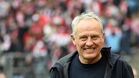 Freiburgs Trainer Christian Streich vor dem Spiel.