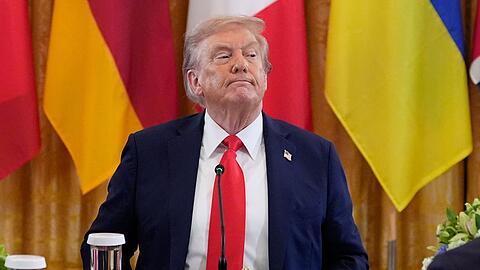 Der Ukraine-Gipfel wurde für ein Telefonat zwischen Trump und Putin unterbrochen.