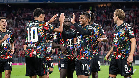 Feierten am Freitagabend einen Sieg gegen Union Berlin: Die Bayern um Michael Olise und Jamal Musiala.