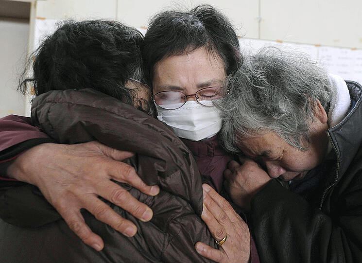 Japan: Erdbeben, Tsunami, Angst vor Atom-Gau - ein Land liegt in Trümmern. Die Bilder