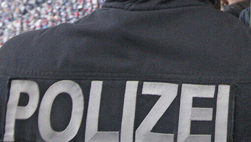 Mit Pfefferspray und Knüppeln gegen die Ultras: die Polizeibilanz vom Spiel des FC Bayern gegen den HSV. (Symbolbild)