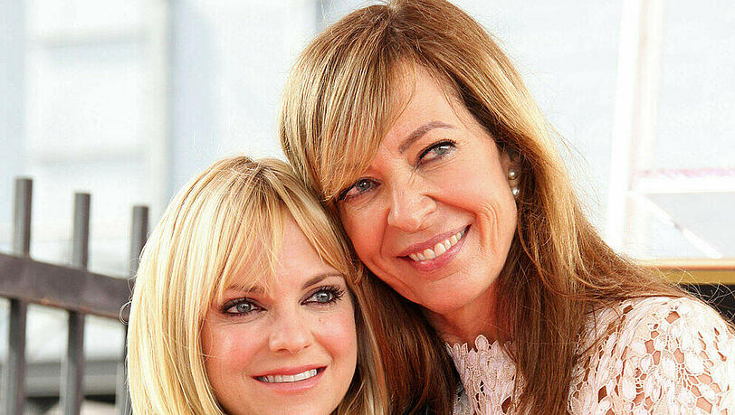 Allison Janney und Anna Faris bei einem gemeinsamen Auftritt. Allison Janney und Anna Faris bei einem gemeinsamen Auftritt.
