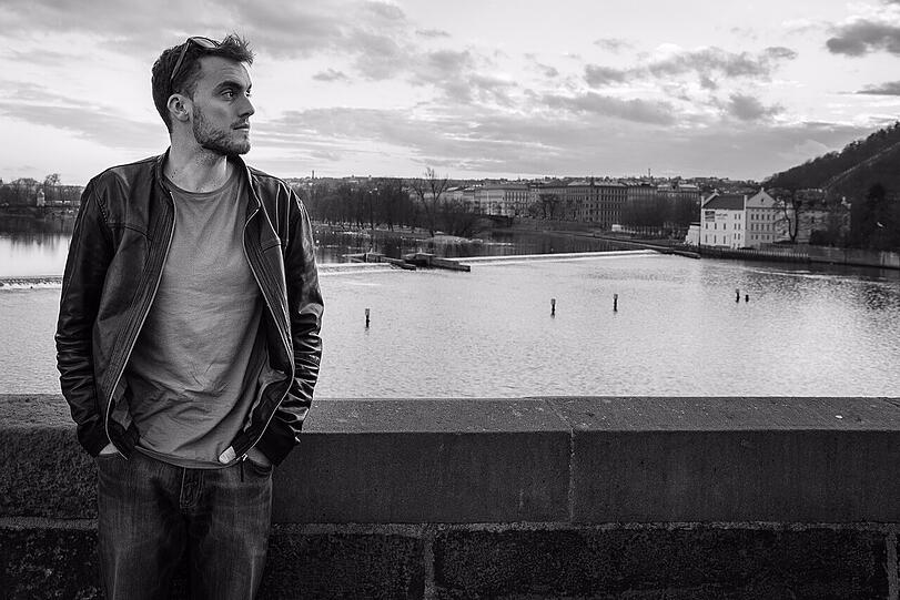 Keine Sorge, seine Gitarre hat Ryan Keen am Dienstag dabei.