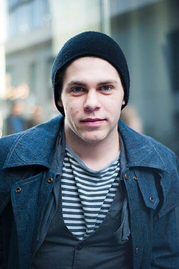 Till (23) hat sich einen Jeans-Mantel für 20 € gekauft, da er Musical-Student ist und hofft, es noch einmal verwenden zu können.