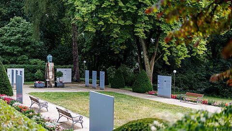 Neben der Freiluft-Ausstellung "Verstummte Stimmen" gibt es jetzt auch eine Digital-Plattform.