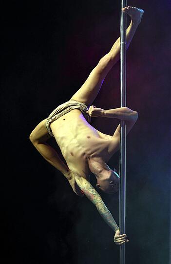 Eine Weltmeisterschaft im Pole-Dancing? Ja, die gibt's! Am Wochenende betätigten sich die Teilnehmerinnen und Teilnehmer im Kampf um den Titel akrobatisch an der Stange - die besten Bilder.