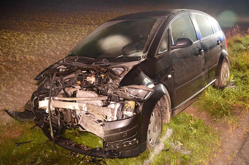 Der betrunkene Audi-Fahrer achtete nicht auf den Gegenverkehr: Die Bilder von der Unfallstelle.