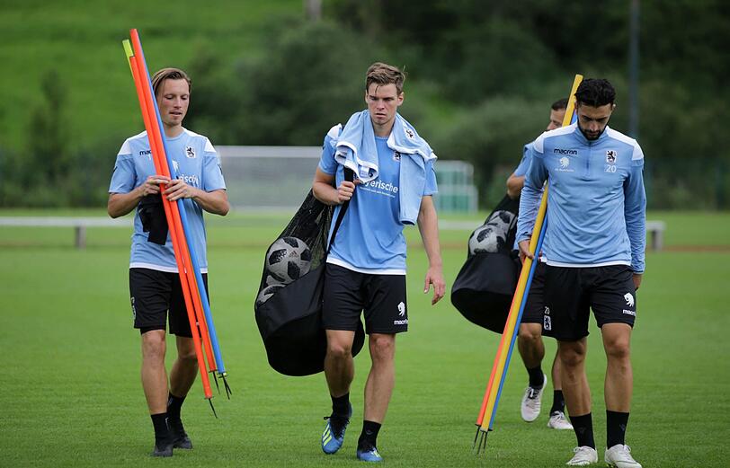 Nach Kaffee und Kuchen ging es am Dienstag direkt zur ersten Trainingseinheit in die Kaiserwinkl-Arena.