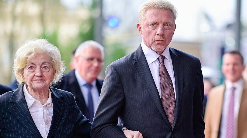 Boris Becker und seine Mutter Elvira Becker kommen im Europa-Park zur Verleihung der Radio Regenbogen Awards.
