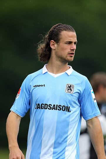 Yannick Stark im neuen Heimtrikot der Löwen.