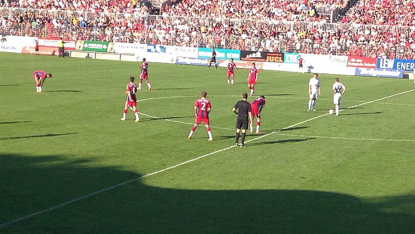 Nach dem 2:0. Nach dem 2:0.