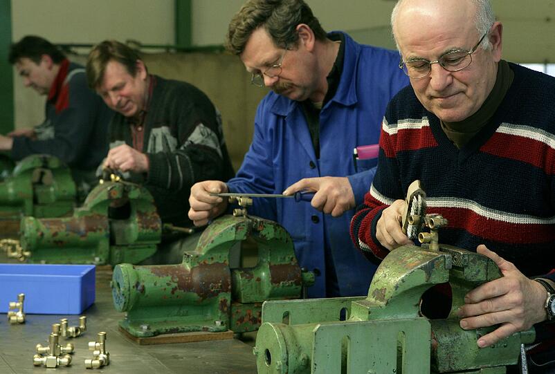 Beschäftigte, die 45 Jahre Beiträge gezahlt haben, können mit 63 ohne Abschläge in Rente gehen.
