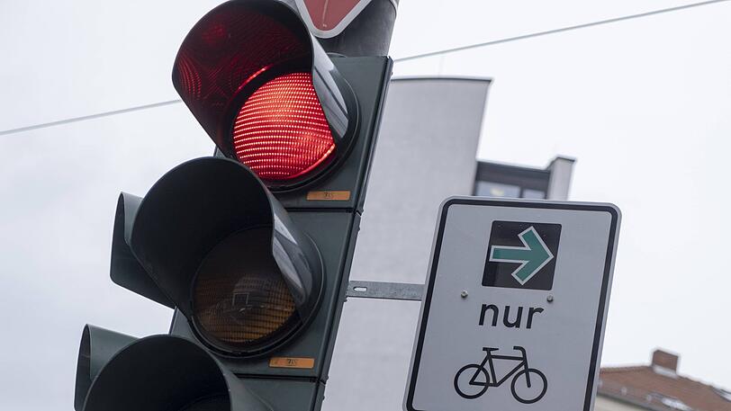 In München soll die Einführung der Ampelkarte für Senioren geprüft werden. (Symbolbild)