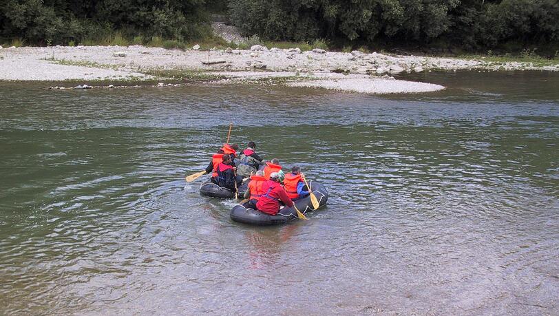 Bootsfahrer auf der Isar sollten momentan besonders vorsichtig sein. Bootsfahrer auf der Isar sollten momentan besonders vorsichtig sein.