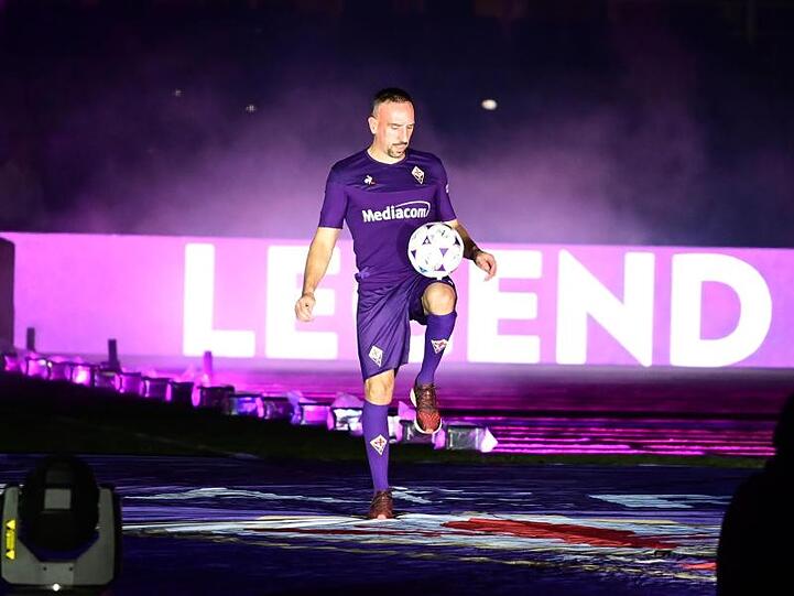 Franck Ribéry kontrolliert den Ball. Foto: Claudio Giovannini/ANSA/dpa/Archivbild