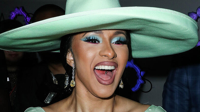 Rapperin Cardi B wird von "Billboard" als "Woman of the Year" ausgezeichnet.