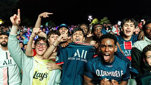 Nach Polizeiangaben verfolgten allein im Münchner Olympiapark in der Spitze etwa 23.000 Personen das Finale der Champions League.