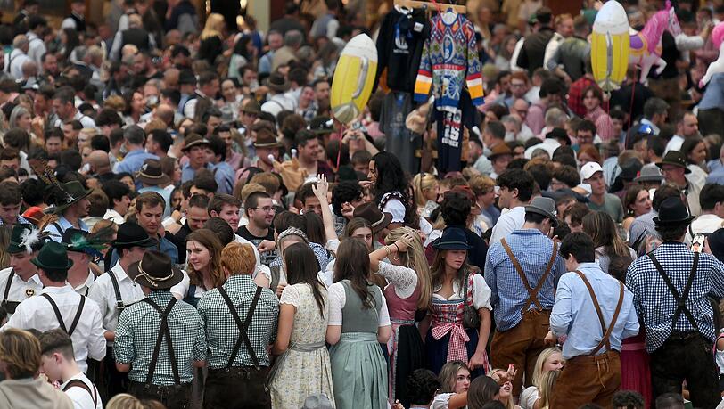 Der Andrang auf der Wiesn war riesig.