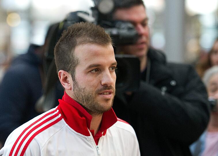 Überschattet von den Eheproblemen reist Rafael van der Vaart mit dem HSV ins Trainingslager