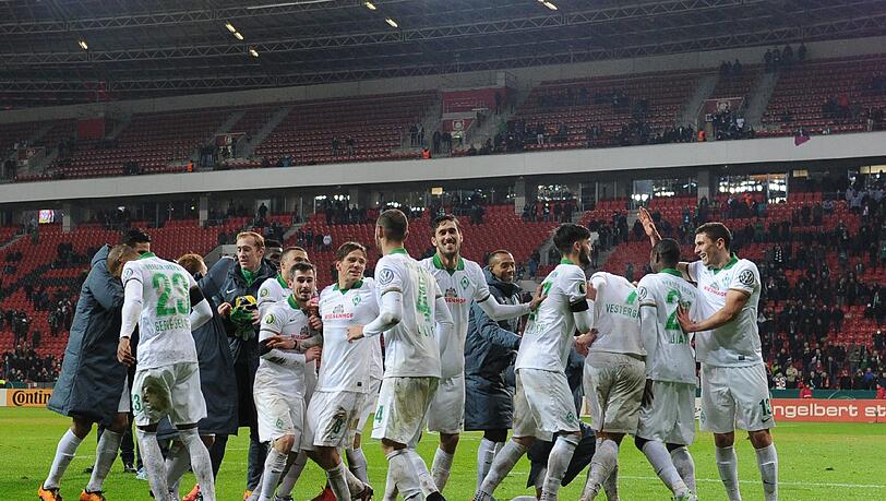 Werder Bremen freut sich über den Einzug ins Pokal-Halbfinale. Werder Bremen freut sich über den Einzug ins Pokal-Halbfinale.
