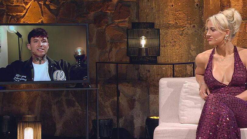 Micha und Edda sind beim Wiedersehen von "Das Sommerhaus der Stars" auch räumlich getrennt.